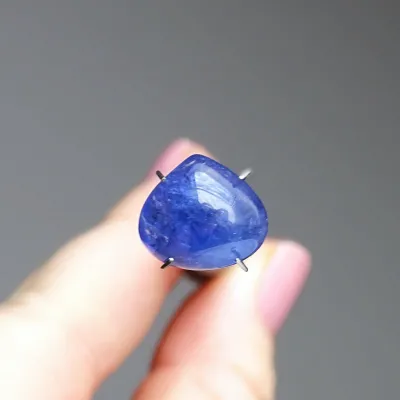 Tanzanit kabošon 7,33ct, Tanzánie | MINERALS-STONES®