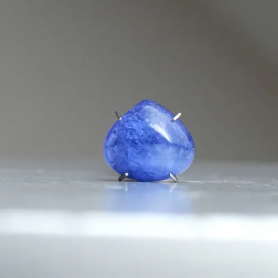 Tanzanit kabošon 7,33ct, Tanzánie | MINERALS-STONES®