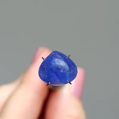 Tanzanit kabošon 7,33ct, Tanzánie | MINERALS-STONES®