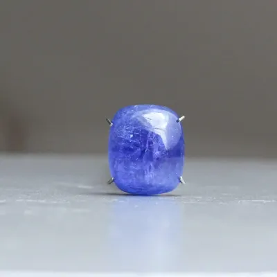 Tanzanit kabošon 11,35ct, Tanzánie | MINERALS-STONES®