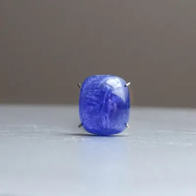 Tanzanit kabošon 11,35ct, Tanzánie | MINERALS-STONES®