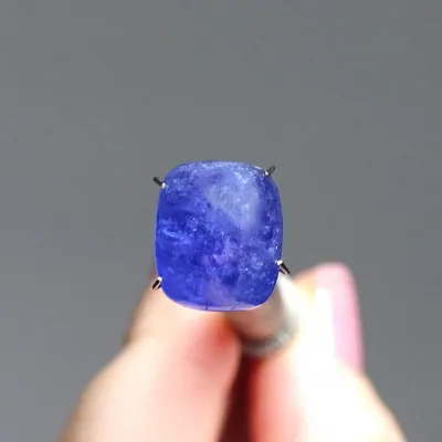 Tanzanit kabošon 11,35ct, Tanzánie | MINERALS-STONES®