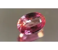 Padparadscha safír – vzácný drahokam Srí Lanky