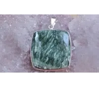 Serafinit – šperky z chloritové odrůdy s perleťovou kresbou