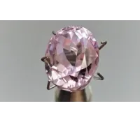 Kunzit – přírodní broušený drahokam