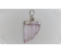 Kunzit a hiddenit – stříbrné přívěsky z přírodního spodumenu