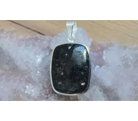 Nuummit – přírodní minerál stříbrný přívěsek