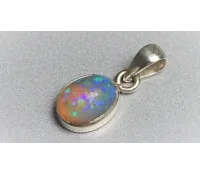 Etiopský opál – stříbrný přívěsek z přírodního drahokamu