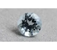 Bílý safír – přírodní drahokam ze Srí Lanky